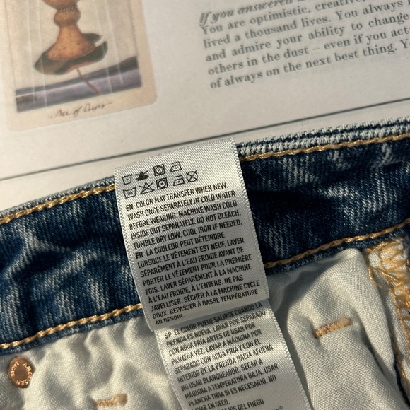 American Eagle distressed jean short - Picture 4 of 5